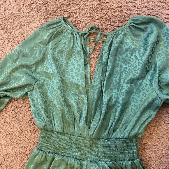 2 FOR $20 Andrew Marc Satin Green Wide Leg Crop Jumpsuit Evergreen M NEW $108 - Picture 4 of 9